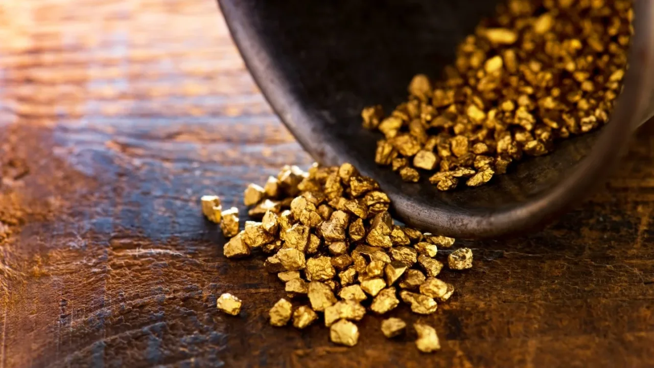 Prezzo dell’oro in discesa: ecco la data prevedibile secondo gli esperti