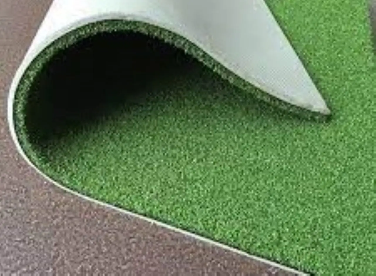 Erba sintetica senza sorprese: ecco i prezzi della posa al metro quadro