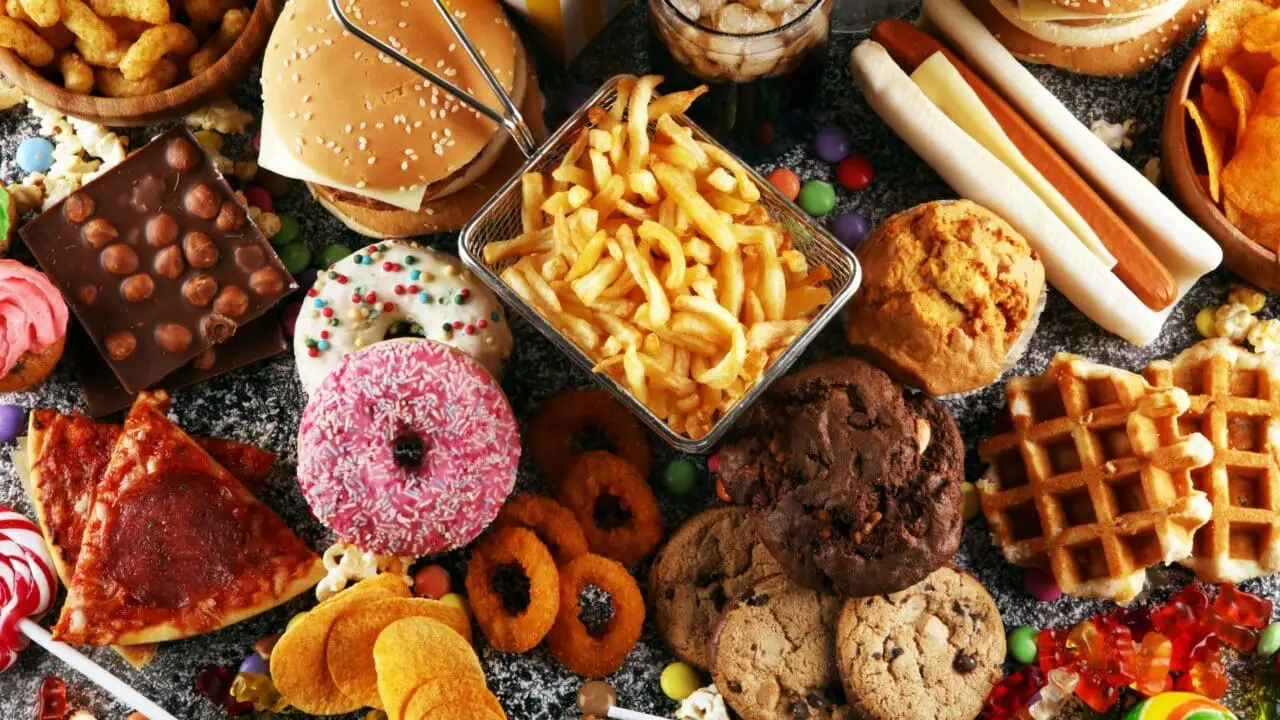 Il trucco per smettere di mangiare cibo spazzatura senza soffrire e sostituirlo subito
