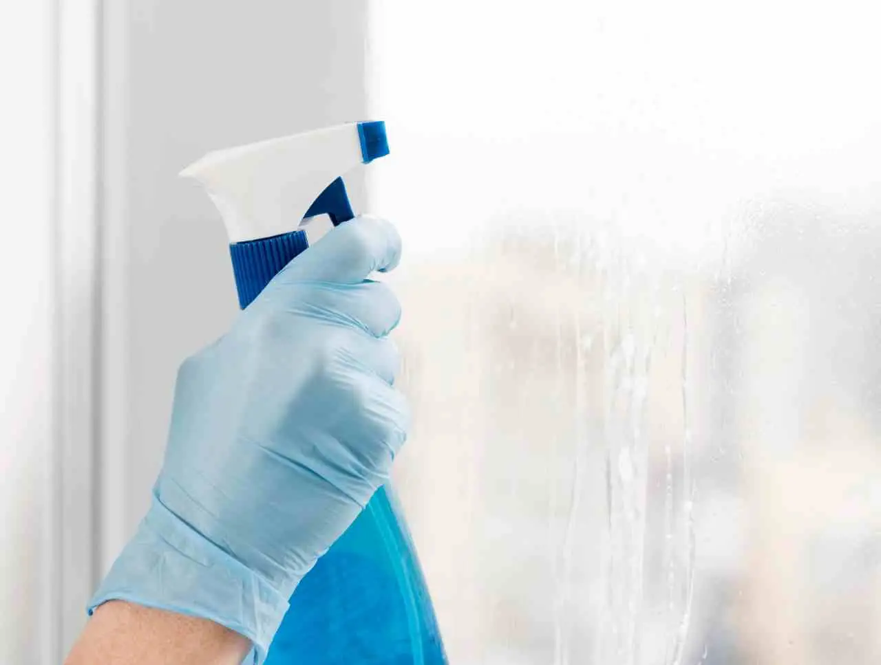 Che cos’è la soluzione idroalcolica? Ecco tutte le proprietà benefiche e i consigli d’uso